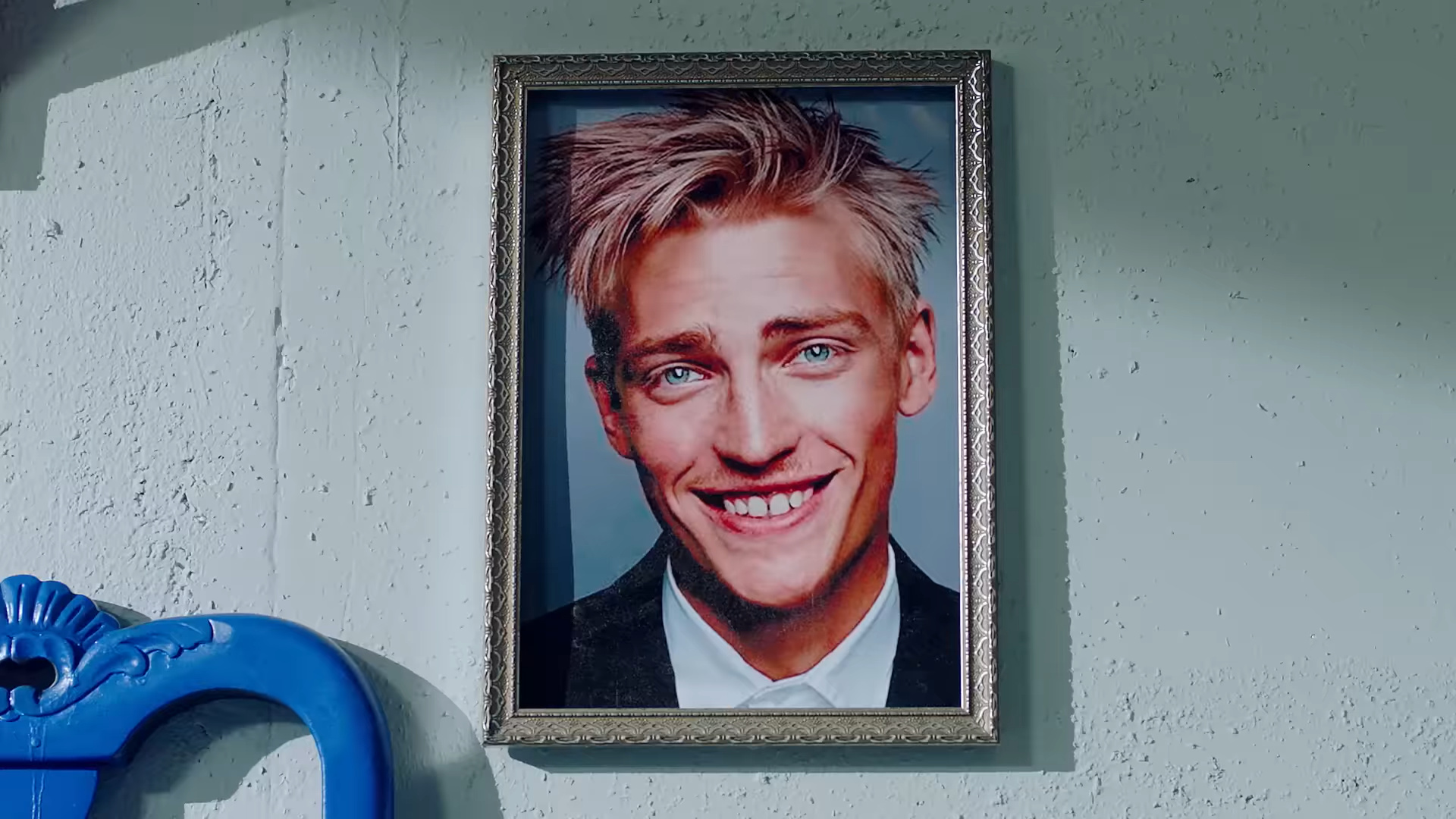A framed photo of one of the princes.